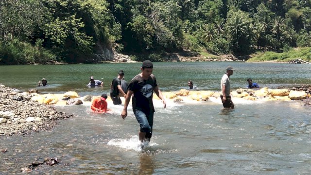 Warga Keluhkan Air PDAM Sinjai Terasa Asin