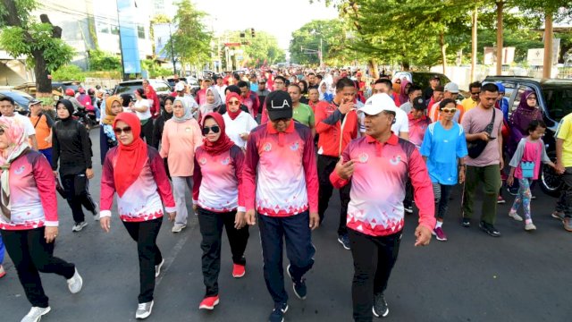 Gubernur Lepas Peserta Jalan Santai HUT Ke-350 Sulsel