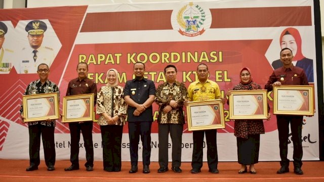 Sinjai Raih Penghargaan Sebagai Daerah Kepemilikan Akta Kelahiran Anak Tertinggi di Sulsel
