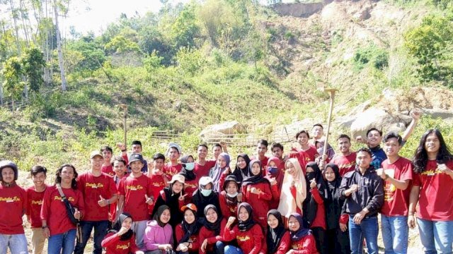 HIPMA Gowa Koordinatorat Bungaya Bakti Sosial Penanaman Pohon di bekas longsor Sapaya