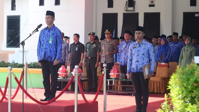 Upacara HUT Korpri di Enrekang, Dirangkai Penyerahan Kartu Taspen untuk CPNS