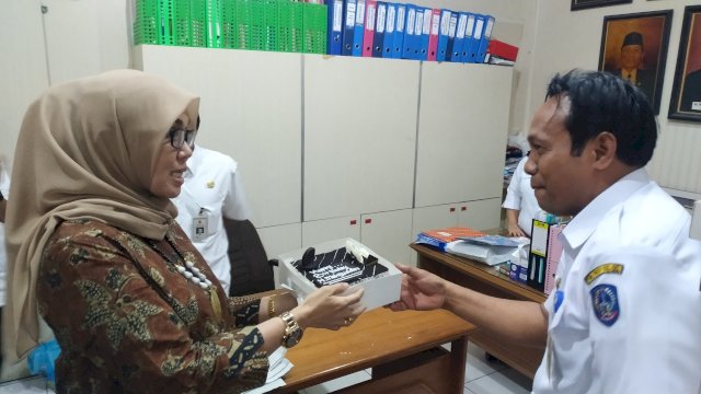 Kasubag Humas Berulang Tahun, Ketua DPRD: Sulsel Panjang Umur Pak Mayu