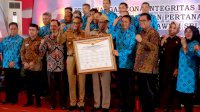 Gubernur Sulsel Serahkan 3000 Sertifikat Tanah untuk Rakyat