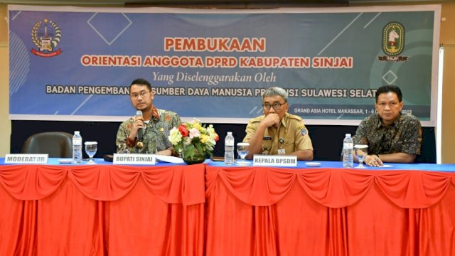 Andi Seto Gadhista Buka Acara Orientasi 30 Anggota Dewan Perwakilan Rakyat Daerah (DPRD) Sinjai.