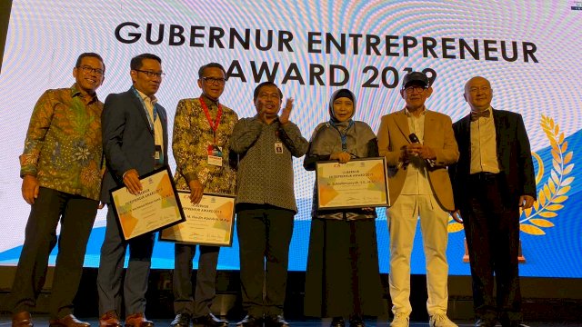 Nurdin Abdullah Sabet Penghargaan Leader Regional Enterpreneur Award