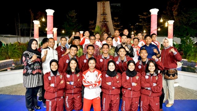 Gubernur Nurdin Abdullah Serahkan Bonus Atlet SEA Games