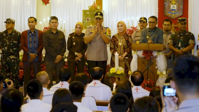 Gubernur, Kapolda Sulsel, dan Pangdam Pantau Misa Malam Natal di Makassar