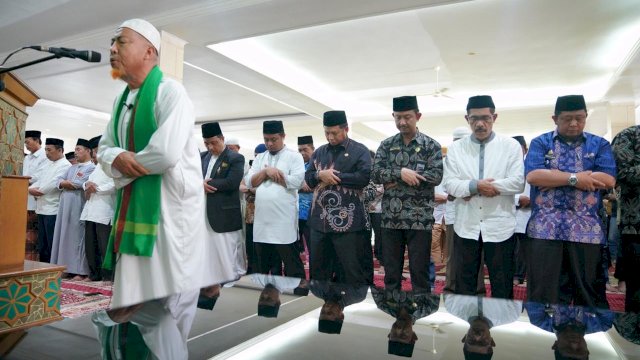 Wagub Sulsel Gelar Salat Gerhana Matahari
