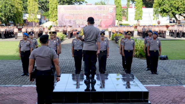 Kapolda Sulsel Pimpinan Upacara Kenaikan Pangkat TMT