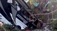 Bus Rombongan Kementrian Agama Masuk Jurang