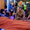 Nurdin Abdullah Melayat ke Rumah Duka Korban Banjir di Takkalasi