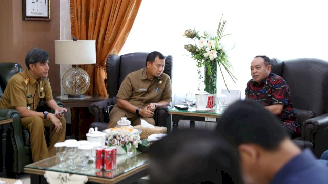 Kerahkan 1.000 Orang Bersihkan Kanal, Pemkot Makassar Gandeng Astra Group