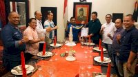 Haris Pertama Serahkan SK Kepengurusan DPD KNPI Sulsel ke Arham Basmin
