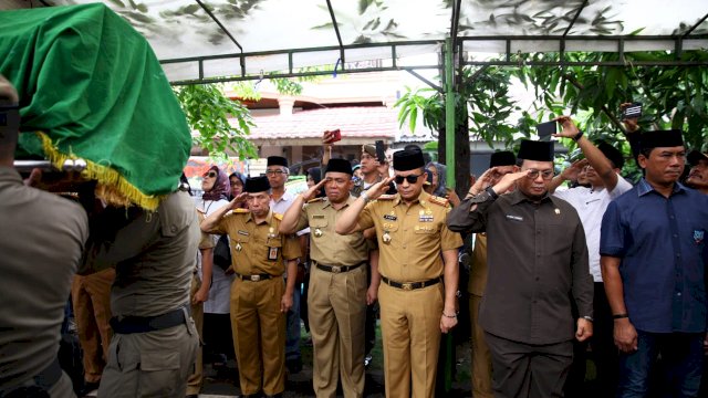 Lepas Jenazah Ahmad Kafrawi, Iqbal Suhaeb: Selamat Jalan, Tidurlah Dengan Tenang Pak Kadis
