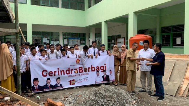 HUT ke-12, Gerindra Bantaeng Berbagi Bantuan