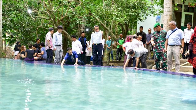 Gubernur Sulsel Nurdin ABdullah Meninjau Lokasi Wisata Permandian Air Panasa di Lejja Kabupaten Soppeng, Sulawesi Selatan