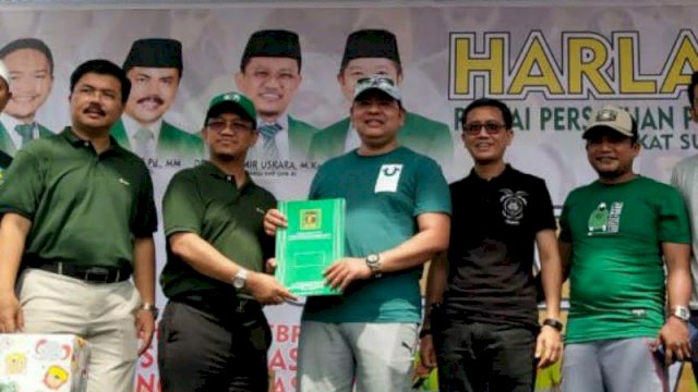 Askar HL-Arum Spink Saat menerima Rekomendasi USungan Dari PPP