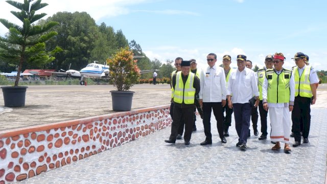  Gubernur Sulawesi Selatan Prof. HM Nurdin Abdullah memiliki sejumlah agenda bersama Menteri Perhubungan RI, Budi Karya Sumadi. Pada pukul 10.20 Wita, 