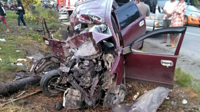 Usai Tabrakan, Satu Keluarga Penumpang Avanza Tewas Di Tempat