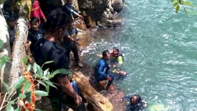 Terjatuh Dikolam Air Terjun, Mahasiswa Megarezky Ditemukan Tewas