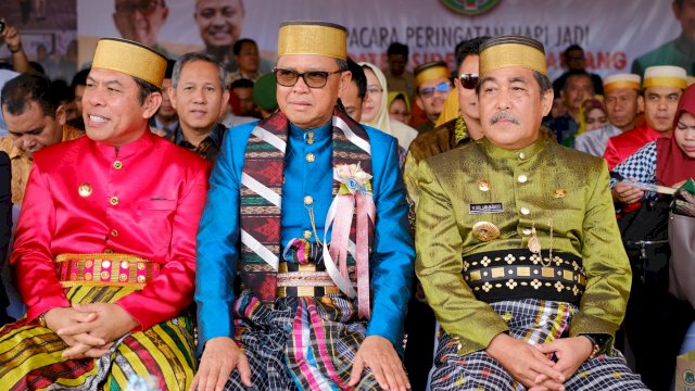 Gubernur Sulsel Serahkan BK Rp45,3 Miliar Kado Spesial HUT Sidrap Ke-676