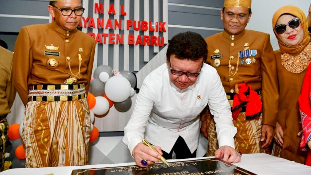 Nurdin Abdullah Dampingi Tjahjo Kumolo Resmikan Mal Pelayanan Publik Masiga Barru