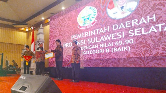 Andi Sudirman Sulaiman Terima Penghargaan Kearsipan Nasional