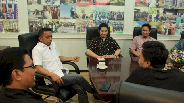 Wakil Ketua DPRD Provinsi Sulawesi Selatan Syaharuddin Alrif menerima kunjungan Rumah produksi Pramedia Indonesia bersama pemeran Film "Tenri Pada" di ruangan kerja Wakil Ketua DPRD Jumat (28/02/2020).