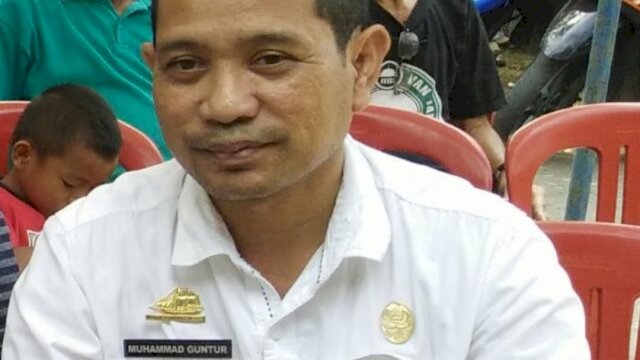 Walau Diliburkan, Siswa SMP 18 Makassar Tetap Belajar Pakai Aplikasi Smartphone ﻿