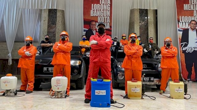 Tak Ingin Warga Makassar Terjangkit Virus Corona, DP dan Tim Semprot Lorong Dengan Disinfektan