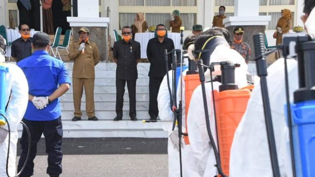 Bupati Soppeng Pimpin Penyemprotan Disinfektan di Seluruh Wilayah Soppeng