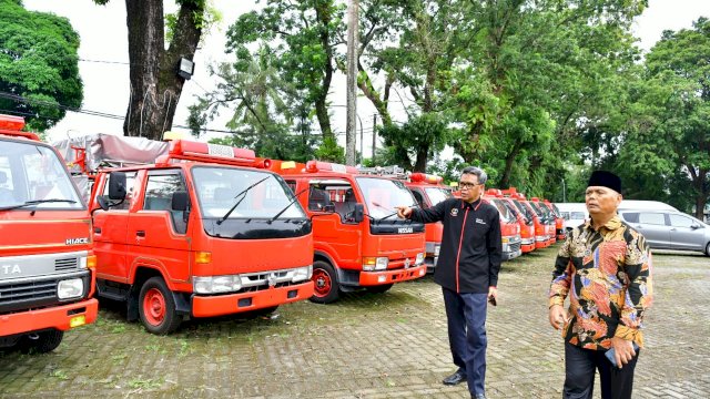 Pemprov Berikan Tiga Unit Mobil Damkar untuk Enrekang