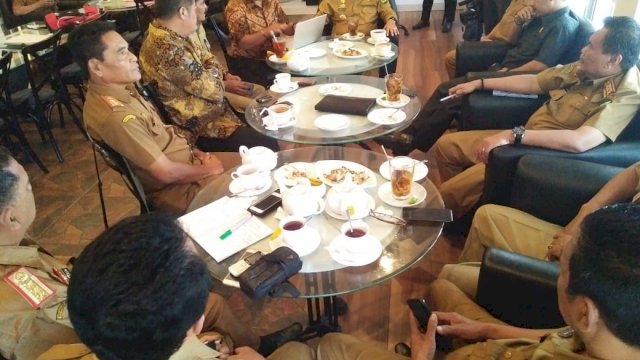 Sempat Cipika-Cipiki dengan Menhub, Bupati Luwu Tegaskan Bebas Dari Covid-19