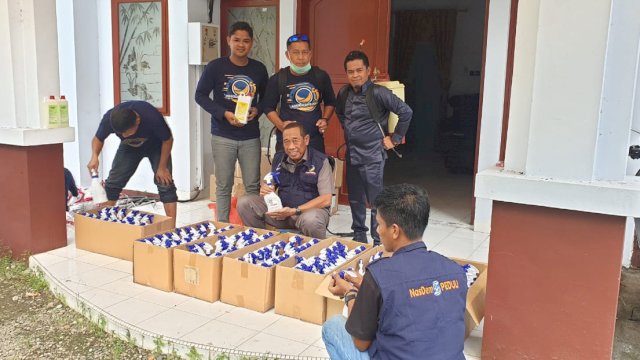RMS dan Nasdem Peduli Bagikan Ribuan Hand Sanitizer