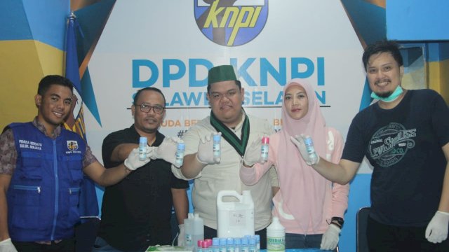 KNPI Sulsel, HMI dan IMM Kerjasama Buat Hand Sanitizer