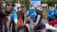Peduli Masyarakat Umum, KNPI Suslsel Versi Bagi-Bagi Hand Sanitizer