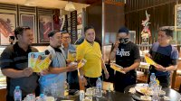 Golkar Sulsel Bagikan Ribuan Masker dan Fanplet