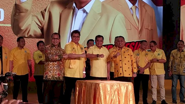 10 Cakada Terima Surat Tugas Partai Golkar