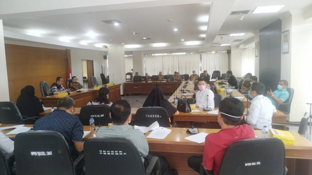 Suasana Rapat Pimpinan DPRD Sulsel, Membahas Pencegahan Penyebaran Virus Corona 