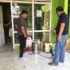 Anggota Komisi II DPR RI, Mitra F MB Bagikan Alat Penyemprot Disinfektan Ke Masyarakat