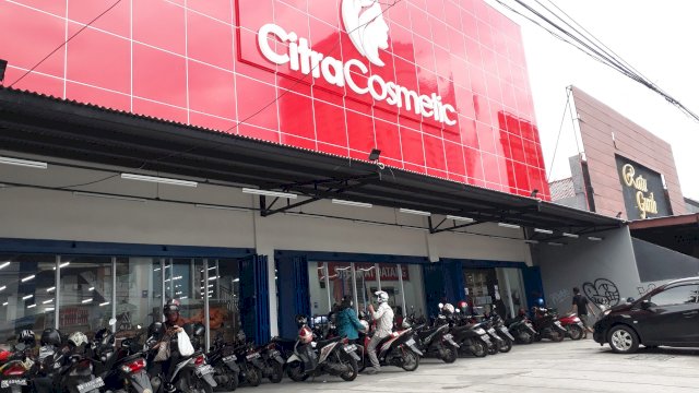 Makassar Sedang PSBB, Toko Citra Cosmetic Boulevard Tetap Kokoh Beroperasi