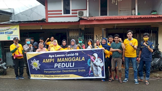 Lawan Covid-19, AMPI Manggala Turun Semprot Pemukiman Warga