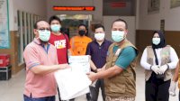 Wagub Serahkan Bantuan Sembako untuk Tukang Ojek Pangkalan