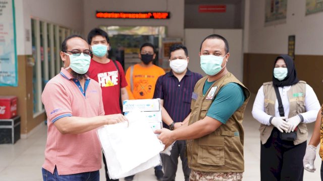 Wagub Serahkan Bantuan Sembako untuk Tukang Ojek Pangkalan