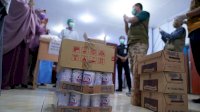 Wagub Bawa Bantuan APD Produksi UMKM ke RSUD Daya dan Salewangang Maros