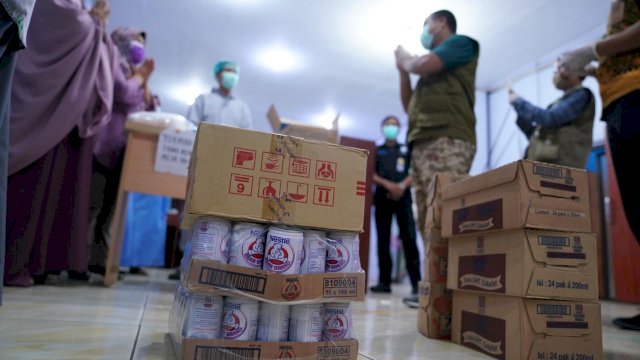 Wagub Bawa Bantuan APD Produksi UMKM ke RSUD Daya dan Salewangang Maros