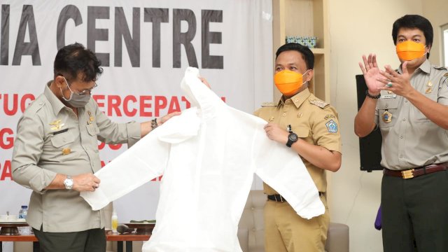 Gubernur Beri Penghargaan Pembangunan Daerah untuk Bantaeng