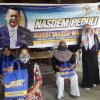 Nasdem Serahkan Bantuan Alat Salat Ke Warga Pinrang