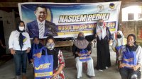 Nasdem Serahkan Bantuan Alat Salat Ke Warga Pinrang