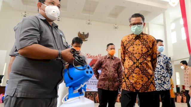 PT Sucofindo Serahkan Alat Semprot Elektrik Penanganan Covid-19 ke Gubernur Sulsel